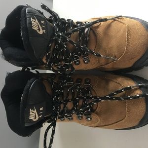 Nike Air youth hiking boots